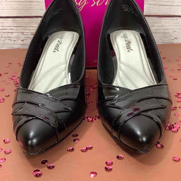 EASY STREET JENNA BLACK PATENT PUMP - Picture 3 of 11